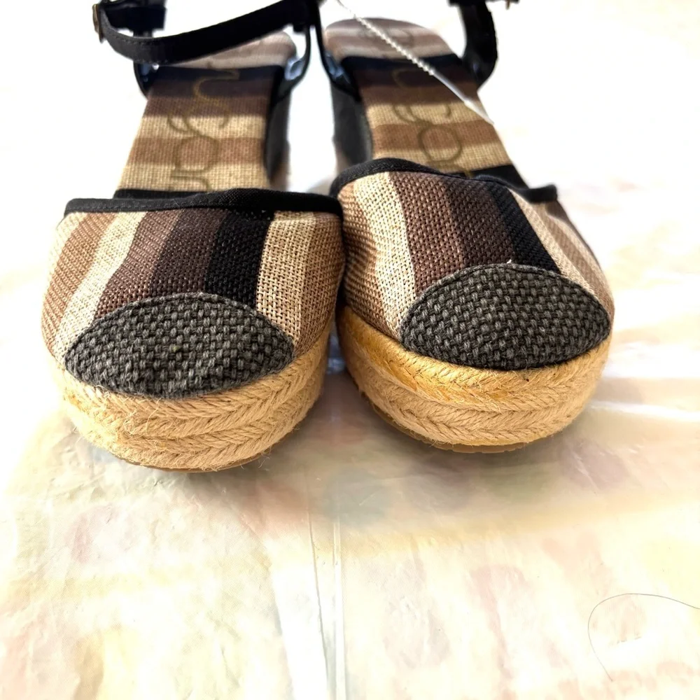 NWT Sugar Deuce Black Tan Wedge Sandals straps. SZ 8.5 M NWT has Sole Sticker